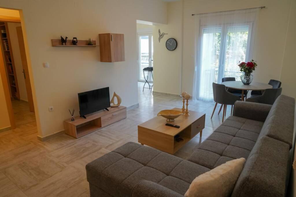 Modern Apartment In The City Center Ioannina Exterior photo