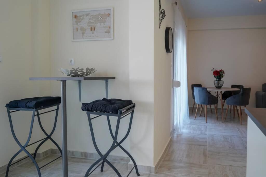 Modern Apartment In The City Center Ioannina Exterior photo