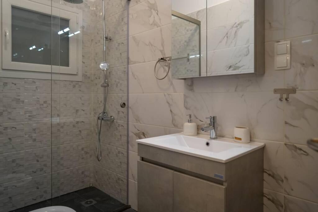 Modern Apartment In The City Center Ioannina Exterior photo