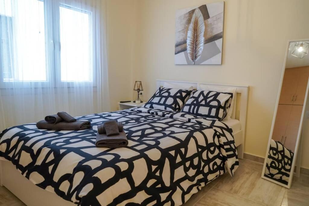 Modern Apartment In The City Center Ioannina Exterior photo
