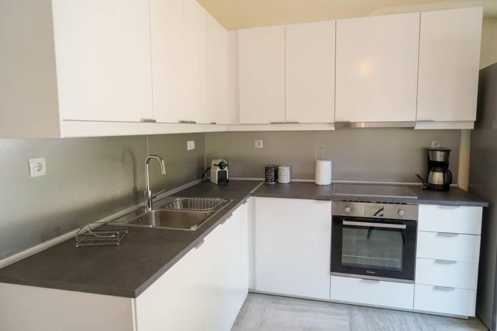 Modern Apartment In The City Center Ioannina Exterior photo