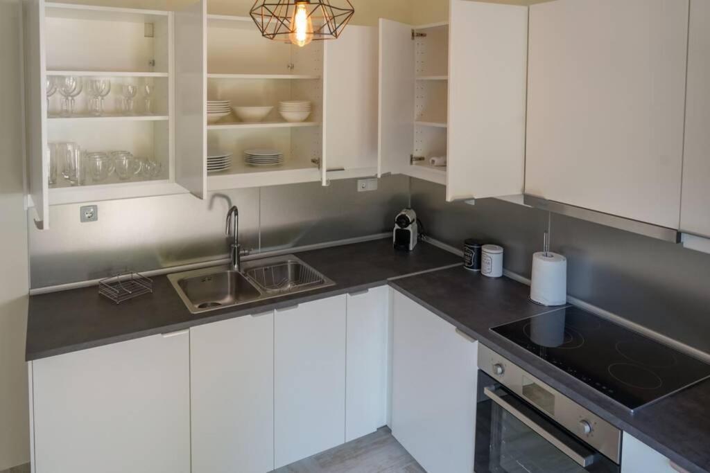Modern Apartment In The City Center Ioannina Exterior photo